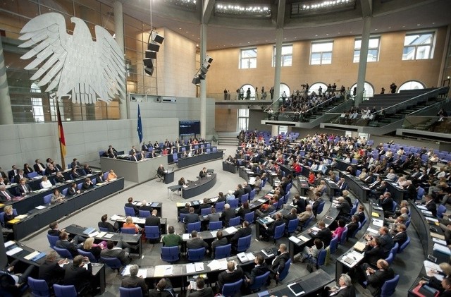 W Bundestagu zasiada obecnie 622 deputowanych z pięciu partii.