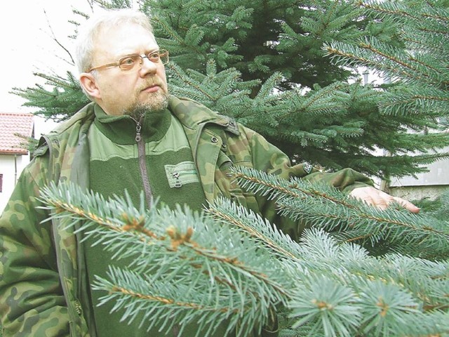 Podleśniczy Karol Zarzycki przez 17 lat był strażnikiem leśnym. Zatrzymał przez ten czas kilku złodziei choinek.