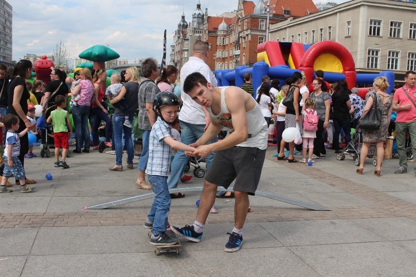 3 czerwca Dzień Dziecka na rynku w Katowicach. Będą gry w gumę, klasy i 10. tys. klocków PROGRAM