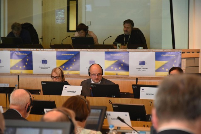 Wizyta komisji regionów wiąże się z wystąpieniem marszałka Całbeckiego 5 października br. w Brukseli, gdzie - jako sprawozdawca opinii Europejskiego Komitetu Regionów w sprawie bezpieczeństwa żywnościowego – zaprezentował projekt dokumentu w tej sprawie.