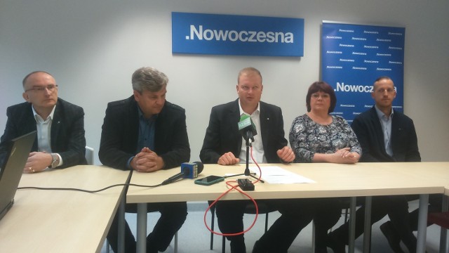 .Nowoczesna zorganizowała w tej sprawie konferencję prasową.