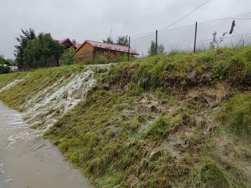 W Grybowie pogotowie przeciwpowodziowe. W gminie Kamionka ewakuowano uczniów z podtopionej szkoły 