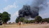 Pożar w Chmielnikach, doszczętnie spłonęło 21 samochodów [zobacz zdjęcia internautów]