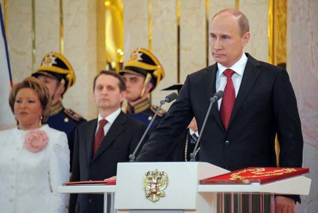 Władimir Putin nie żyje? Nie, to zwykła plotka. Na zdjęciu: Władimir Putin składający przysięgę po raz trzeci