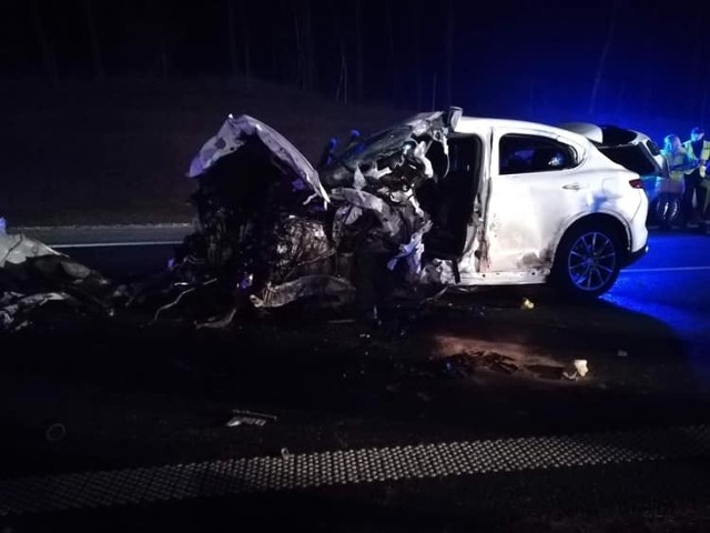 Do tragicznego wypadku doszło w sobotę wieczorem na drodze S8 w okolicach Perzowa w powiecie kępińskim.Zobacz kolejne zdjęcie --->