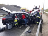 GORZÓW WIELKOPOLSKI Wypadek na S3. Mercedes uderzył w naczepę ciężarówki. Kobieta trafiła do szpitala