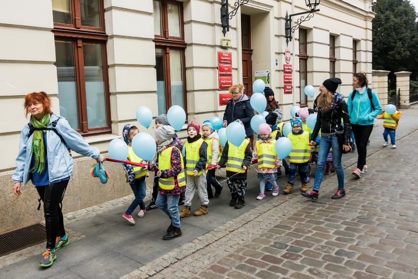 W marszu uczestniczyło 70 dzieci z Akademii Rozwoju Dziecka...