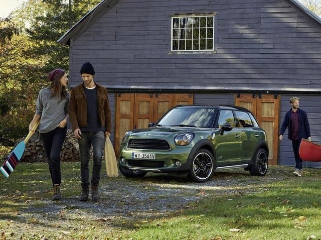 Mini Countryman w wersji Pepper EditionPowstanie 444 egzemplarzy samochodu, po 111 sztuk w każdym kolorze pieprzu: białym, czarnym, zielonym i czerwonym.Producent informuje, że każde auto w limitowanej edycji na tylnych drzwiach i na desce rozdzielczej posiadać będzie indywidualny numer. Fot. Mini