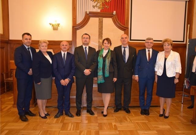 Władze powiatu krakowskiego - zarząd oraz prezydium rady - po ostatniej sesji wyborczej