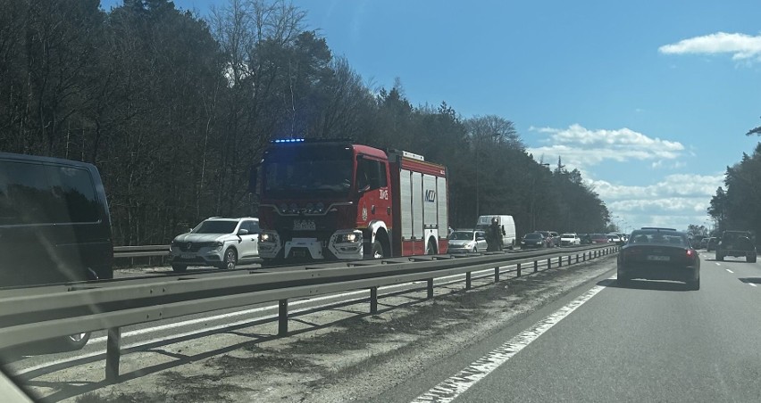 Kolizja 2 samochodów na Obwodnicy Trójmiasta. Przez ponad...