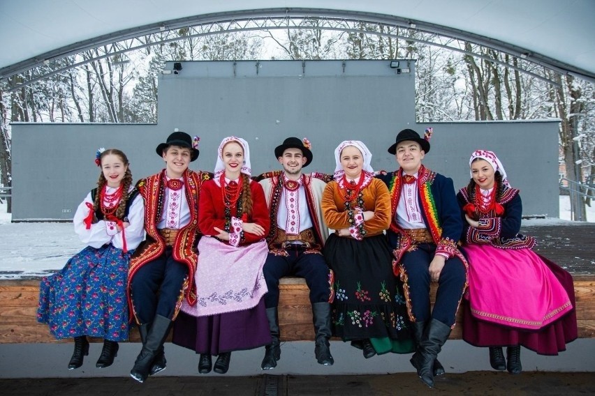 Na scenie wystąpi Zespół Folklorystyczny „Roztocze”. Wstęp...