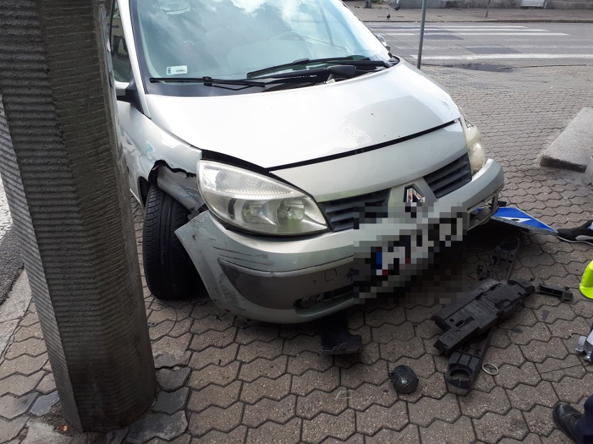 Wypadek w centrum Bydgoszczy. To cud, że nikt nie zginął [zdjęcia]