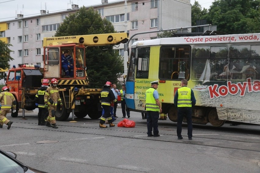 Kobieta wpadła pod tramwaj na Grabiszyńskiej [ZDJĘCIA]