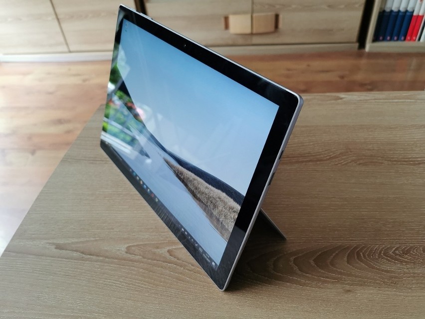 Mobilność i wydajność w jednym? Oto kolejne urządzenie Microsoftu 2 w 1: Surface Pro 7. Test, recenzja