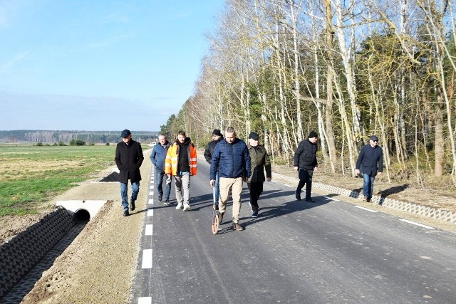 Podczas odbioru ostatniego odcinka drogi gminnej do Trębowca-Krupowa