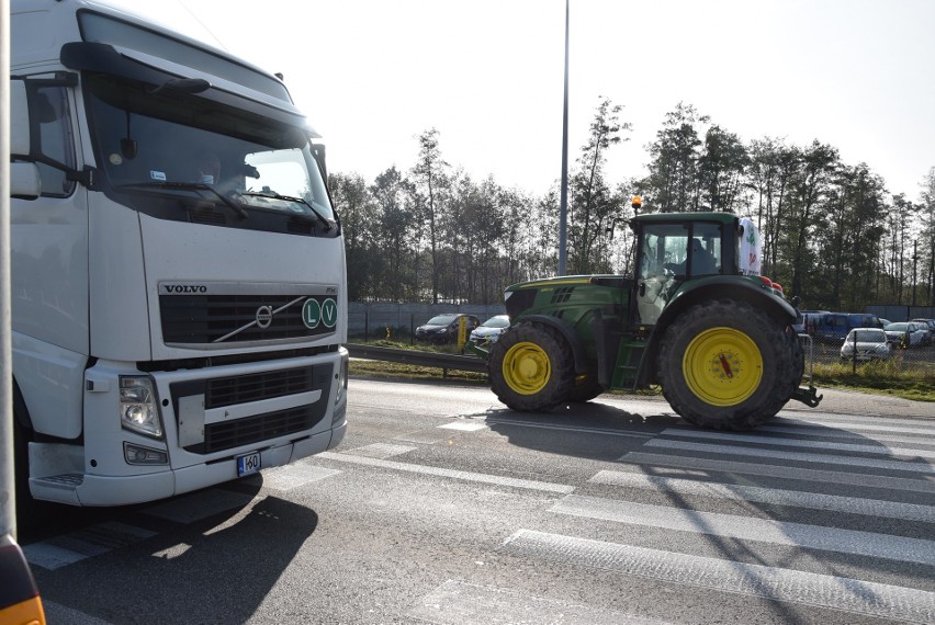 W kolumnie traktorów, które wyjechały na DK 94 pod Tarnowem...