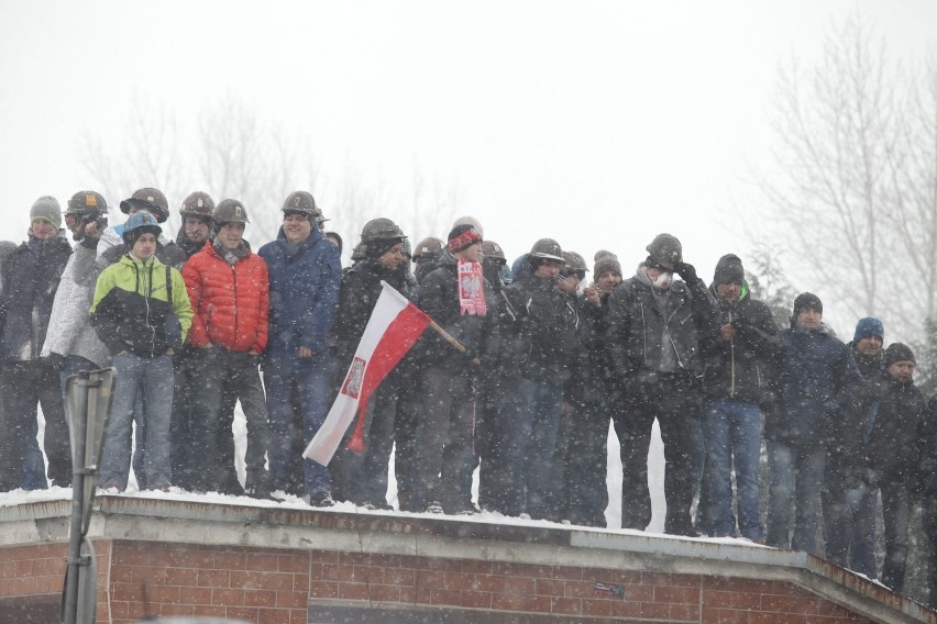 Pikieta przed siedzibą JSW przerodziła się w regularną bitwę...