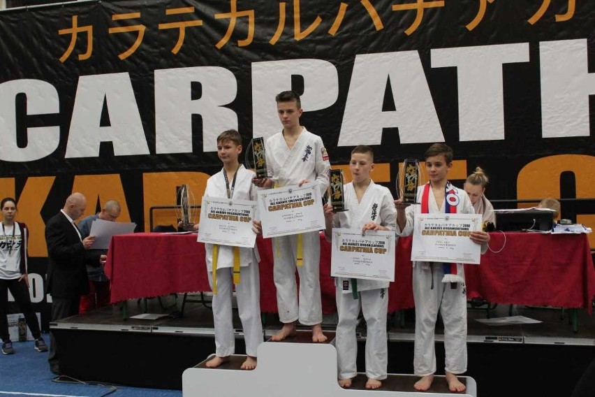 Karatecy z powiatu koneckiego udanie rozpoczęli nowy rok. Bili się w międzynarodowej batalii w Rzeszowie