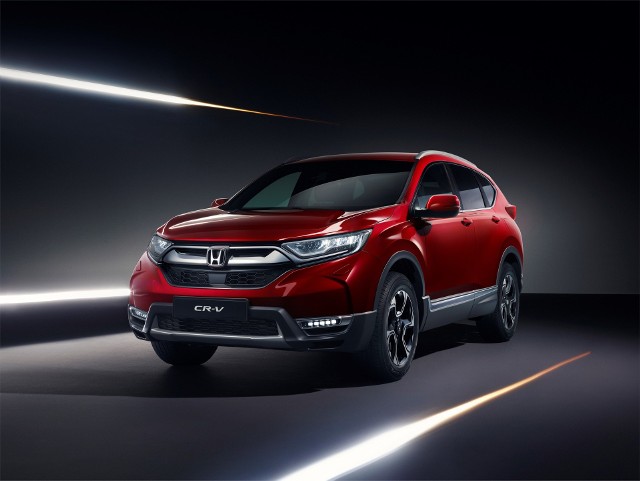 Honda CR-VPierwsze dostawy modelu CR-V wyposażonego w 1,5-litrowy silnik benzynowy VTEC Turbo spodziewane na jesieni tego roku. Modele hybrydowe znajdą się w ofercie Hondy na początku 2019 r.Fot. Honda