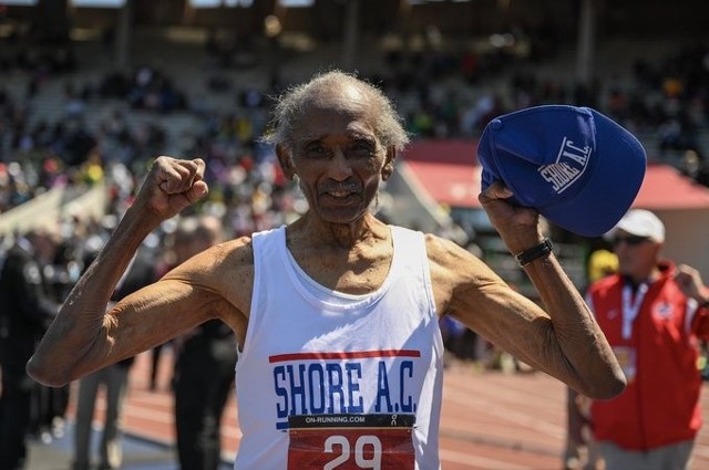 100-letni weteran II wojny światowej, przebiegł najszybsze sto metrów w historii biegów stulatków, osiągając czas 26,34 sekundy
