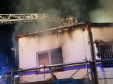 Pożar w Plewiskach: Ogień w hurtowni kartonowych opakowań [ZDJĘCIA]