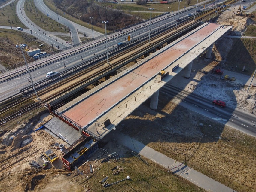 Budowa wiaduktu wzdłuż ulicy Wojska Polskiego - marzec 2021
