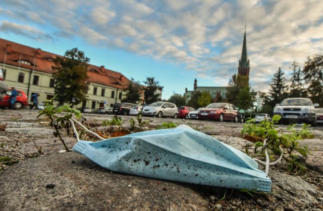 W szpitalach nadal zdarzają się przypadki pacjentów z covidem. Oczywiście, jest ich mniej niż jesienią czy zimą, ale są.