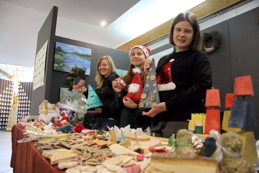 Lublin: Uczniowie "Plastyka" zapraszają na kiermasz ozdób świątecznych (ZDJĘCIA)