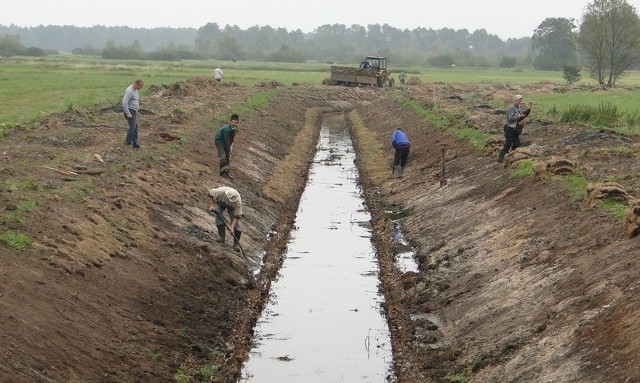 Dzięki funduszom przekazanym przez samorząd województwa mazowieckiego uda się przeprowadzić konserwację wielu rowów melioracyjnych.