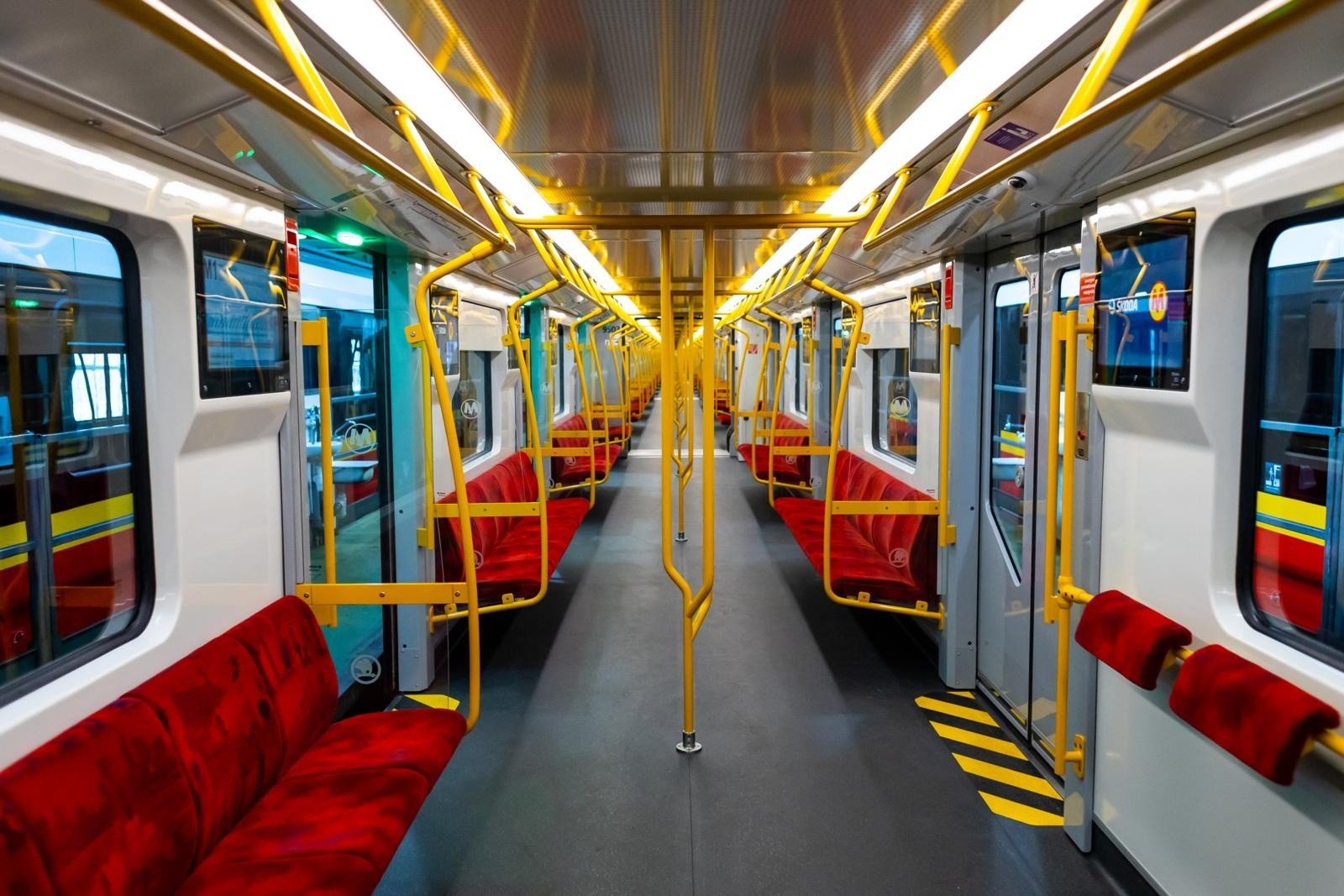Jak Poruszać Się Po Mieście To Nie Tylko Metro Pociągi Tramwaje I