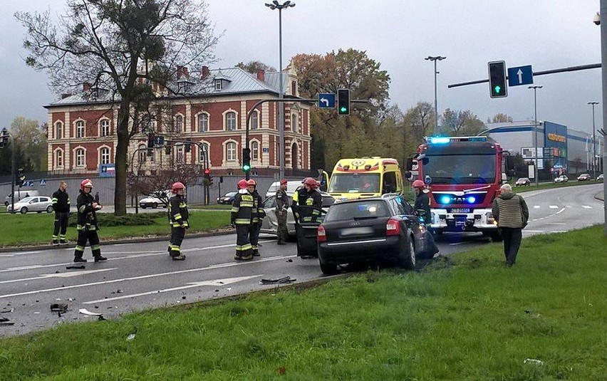 W wypadku na pl. Poznańskim uczestniczyły 3 auta