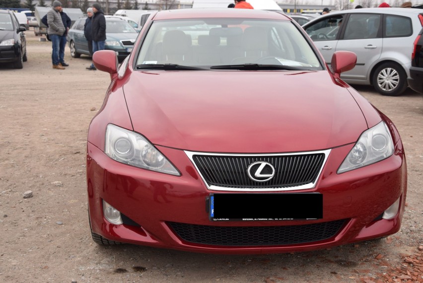 Lexus IS 250 z 2008 rok, z silnikiem 2.5 benzyna i mocy 208...