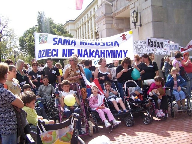 W środę w stolicy protestowali rodzice dzieci niepełnosprawnych z Radomia i wielu innych miast.