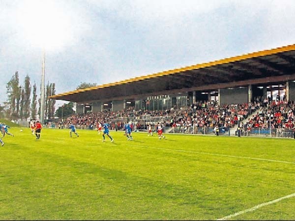 W czwartek wieczorem na rozbudowanym stadionie przy Śliwińskiegu reprezentacja Polski do lat 19 zagrała z Włochami. Od piątku stadion nosi imię Sebastiana Karpiniuka.