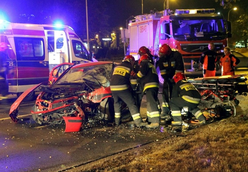 Wypadek taksówki na ul. Krzywoustego we Wrocławiu -...