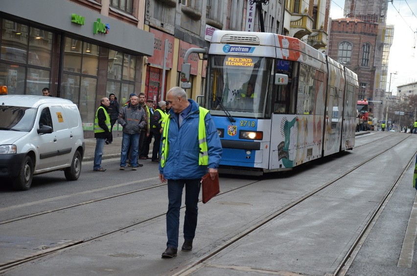 Wrocław: Ruszył tramwaj na Krupniczej. Na razie pojechał na próbę (FILMY, ZDJĘCIA)