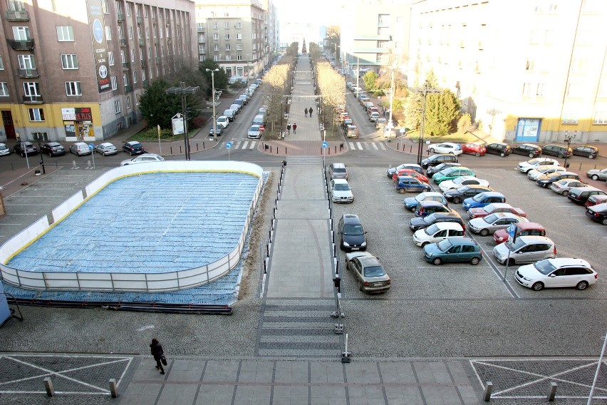 Lodowisko w Sosnowcu przed urzędem już gotowe