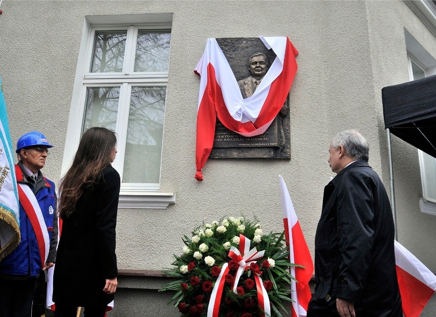 Tablica ku czci Lecha i Marii Kaczyńskich oraz ofiar...