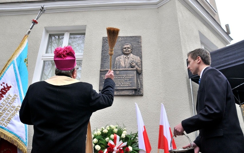 Tablica ku czci Lecha i Marii Kaczyńskich oraz ofiar...