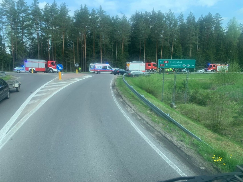 Zajma. Wypadek na DK 65 na trasie Białystok - Bobrowniki. Zderzenie seata z renault. Jedna osoba ranna [ZDJĘCIA]