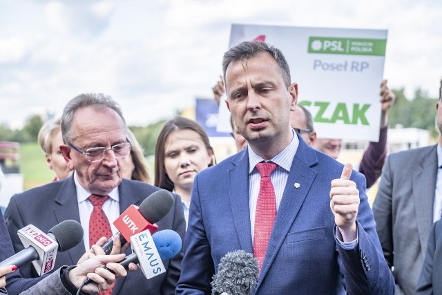 Prezes PSL Władysław Kosiniak-Kamysz we wtorek w Poznaniu spotkał się działaczami partii, przedsiębiorcami oraz rzemieślnikami.  - Nasze spotkanie jest odpowiedzią na ryzyko upadku tysięcy polskich firm, zakładów rzemieślniczych i warsztatów - mówił. 