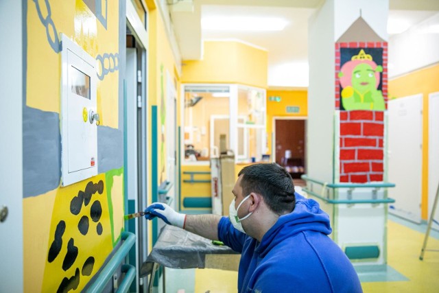 Akcja „Pokoloruj nasz świat” - czyli odnawianie pomieszczeń Kliniki Rehabilitacji Dziecięcej UMB.