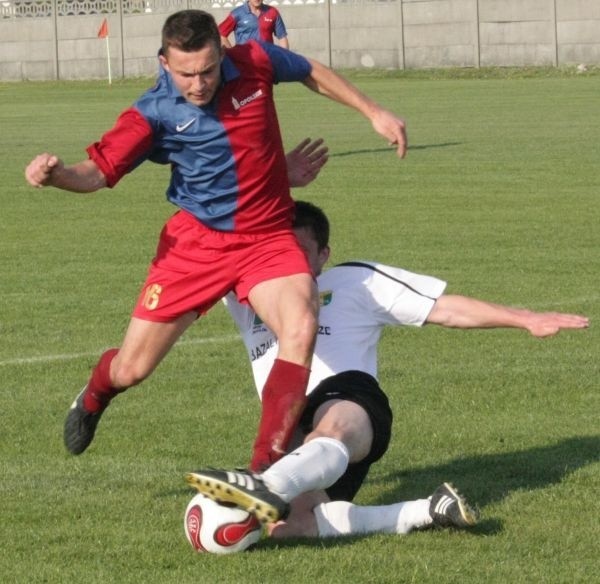 Marek Kotysz zdobył zwycięskiego gola dla Leśnicy.