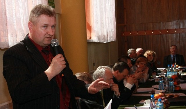 Radny Zbigniew Smejlis (pierwszy z lewej) podjął już decyzję o tym, że wystartuje w wyborach na stanowisko burmistrza Międzyrzecza. Pozostali jeszcze się wahają.