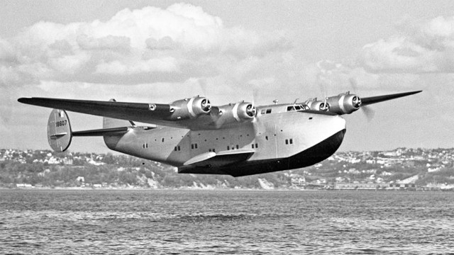 Boeing 314 Clipper, pierwszy transatlantycki samolot pasażerski, przez 30 lat był też największym samolotem cywilnym