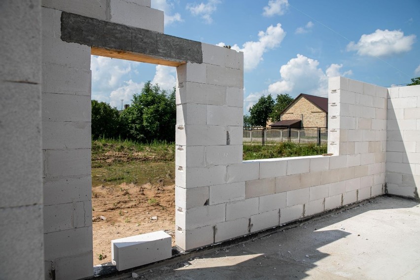 Wzrosty dotyczą także mieszkań, na których budowę wydano...