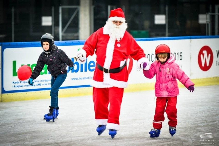 Święty Mikołaj otworzył lodowisko przy Stadionie Wrocław. Ślizgać można się do wiosny (ZDJĘCIA)
