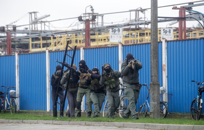 Atak terrorystów na rafinerię - ćwiczenia połączonych służb "Perun 2022" w Jedliczu [ZDJĘCIA]