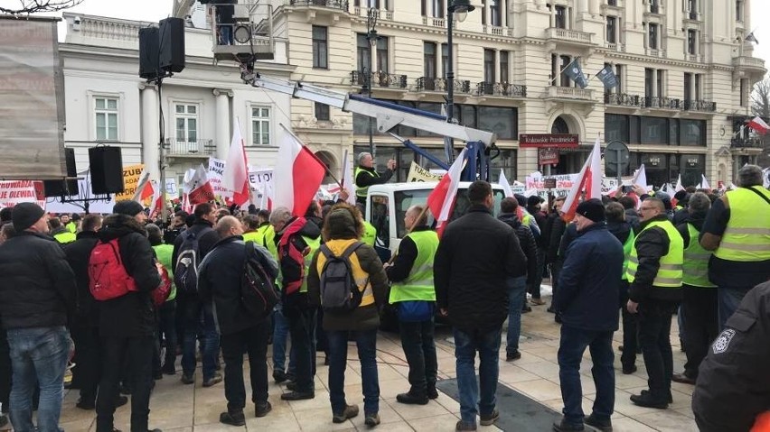 Protest rolników w Warszawie 6.02.2019. Nasi rolnicy pod Pałacem Prezydenckim (zdjęcia)