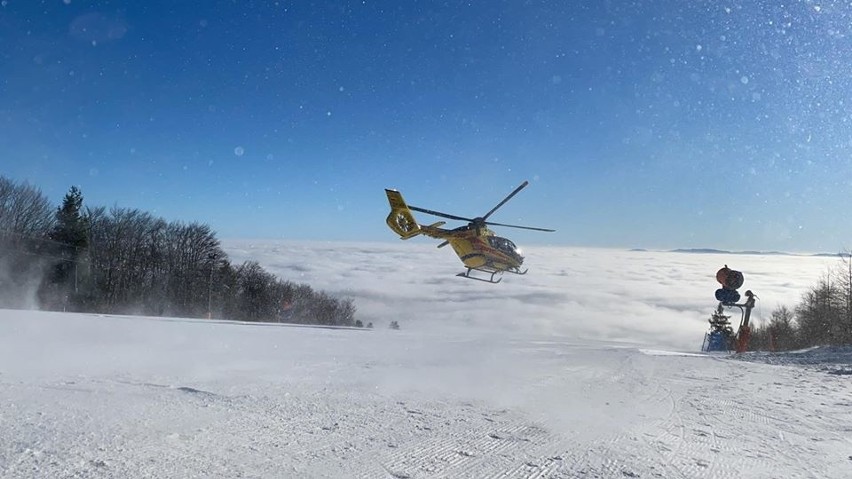 Krynica-Zdrój. Wypadek na stoku Jaworzyny Krynickiej. Poszkodowaną zabrał śmigłowiec LPR [ZDJĘCIA]